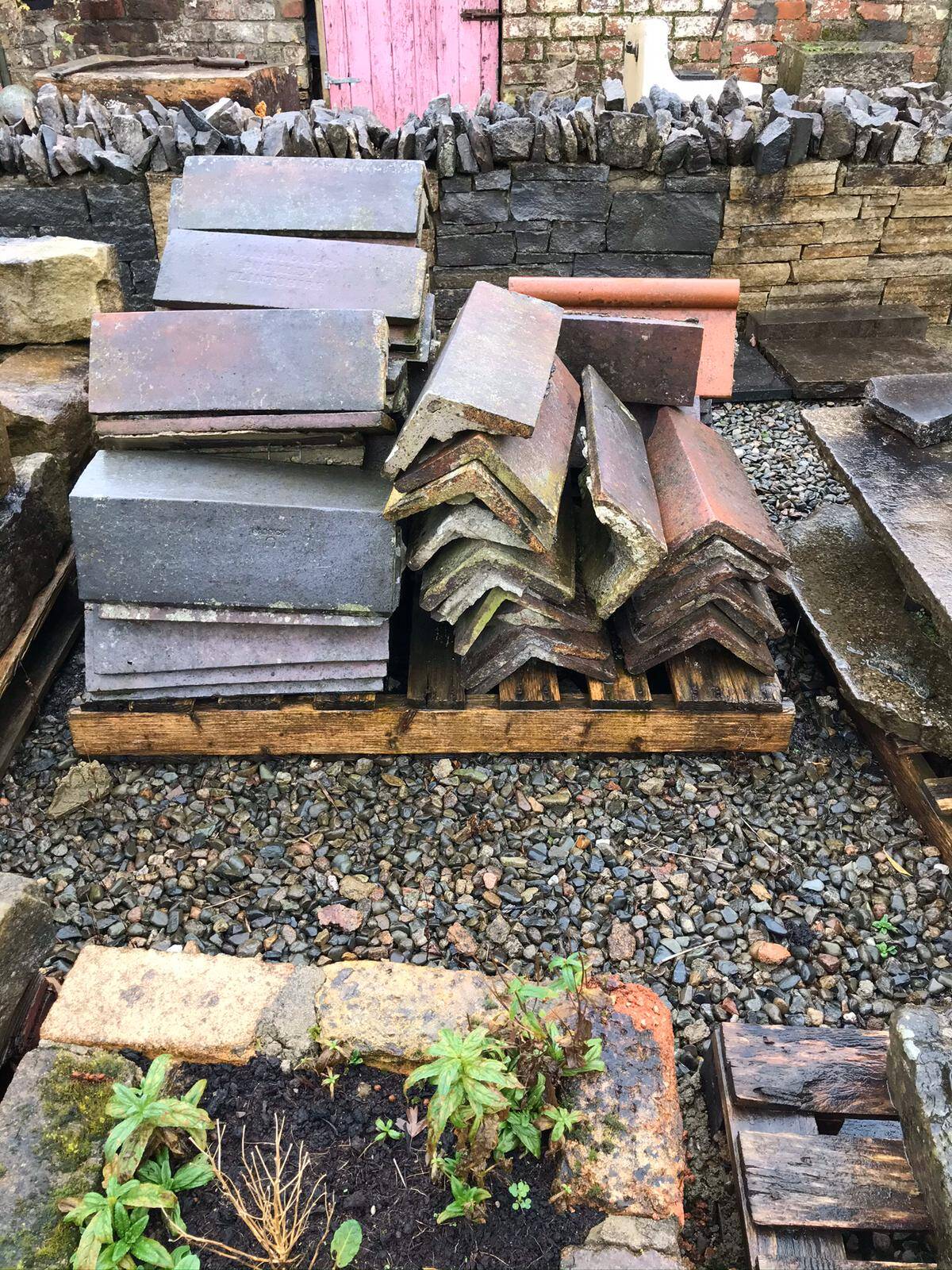 Gorgeous Reclaimed Chimney Pots & Ridge Tiles - Trinity Stone